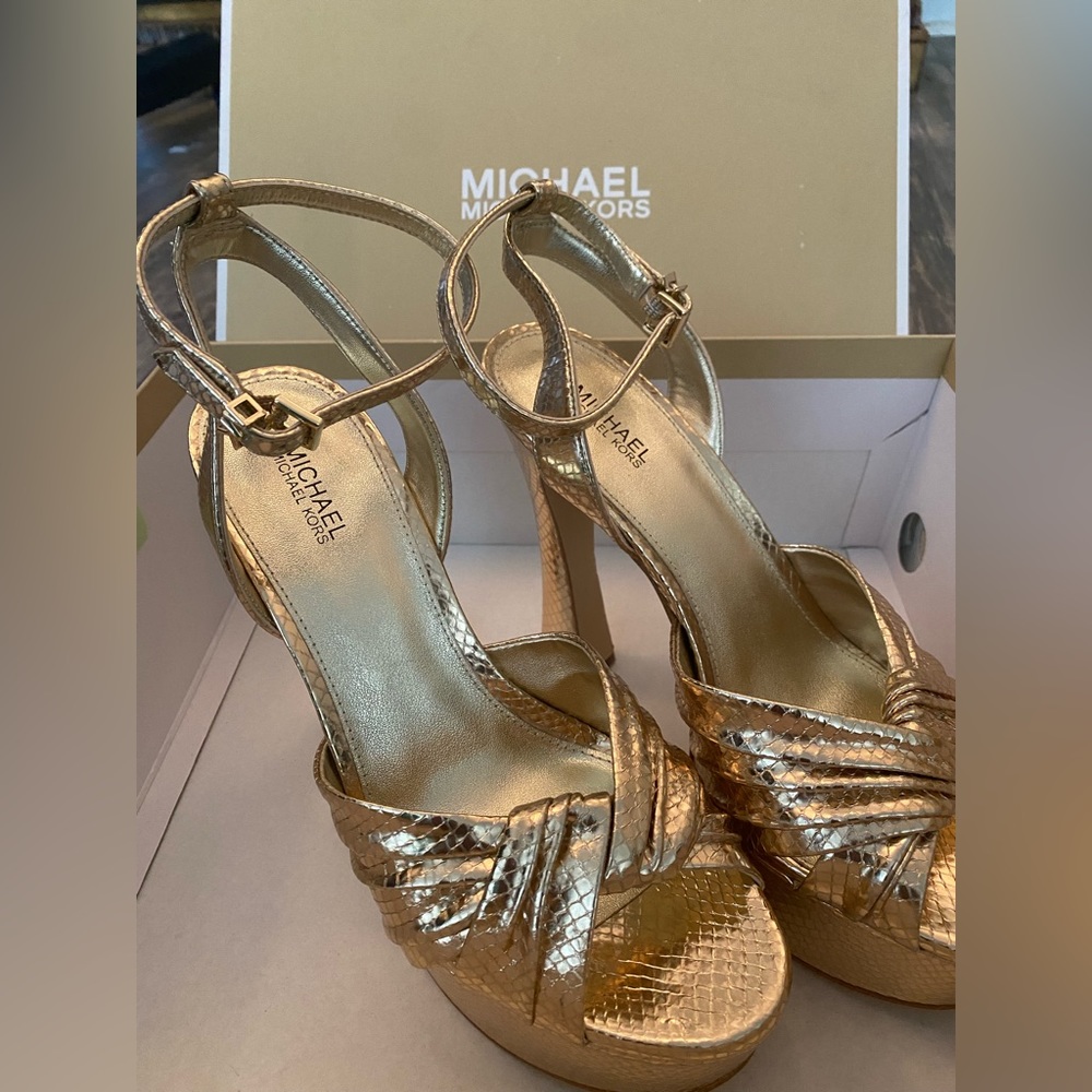NIB Michael Kors Selena Gold Platform Shoes. Size 7.